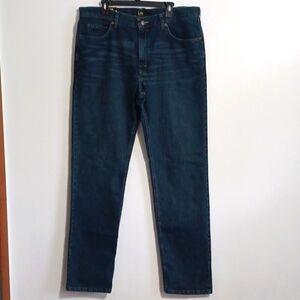 LEE "Regular Fit, Straight" denim blue jeans. Casual pants.  Size 40 x 36.  NWT